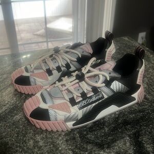 Dolce and Gabanna women’s shoes size 8 worn 4 times.